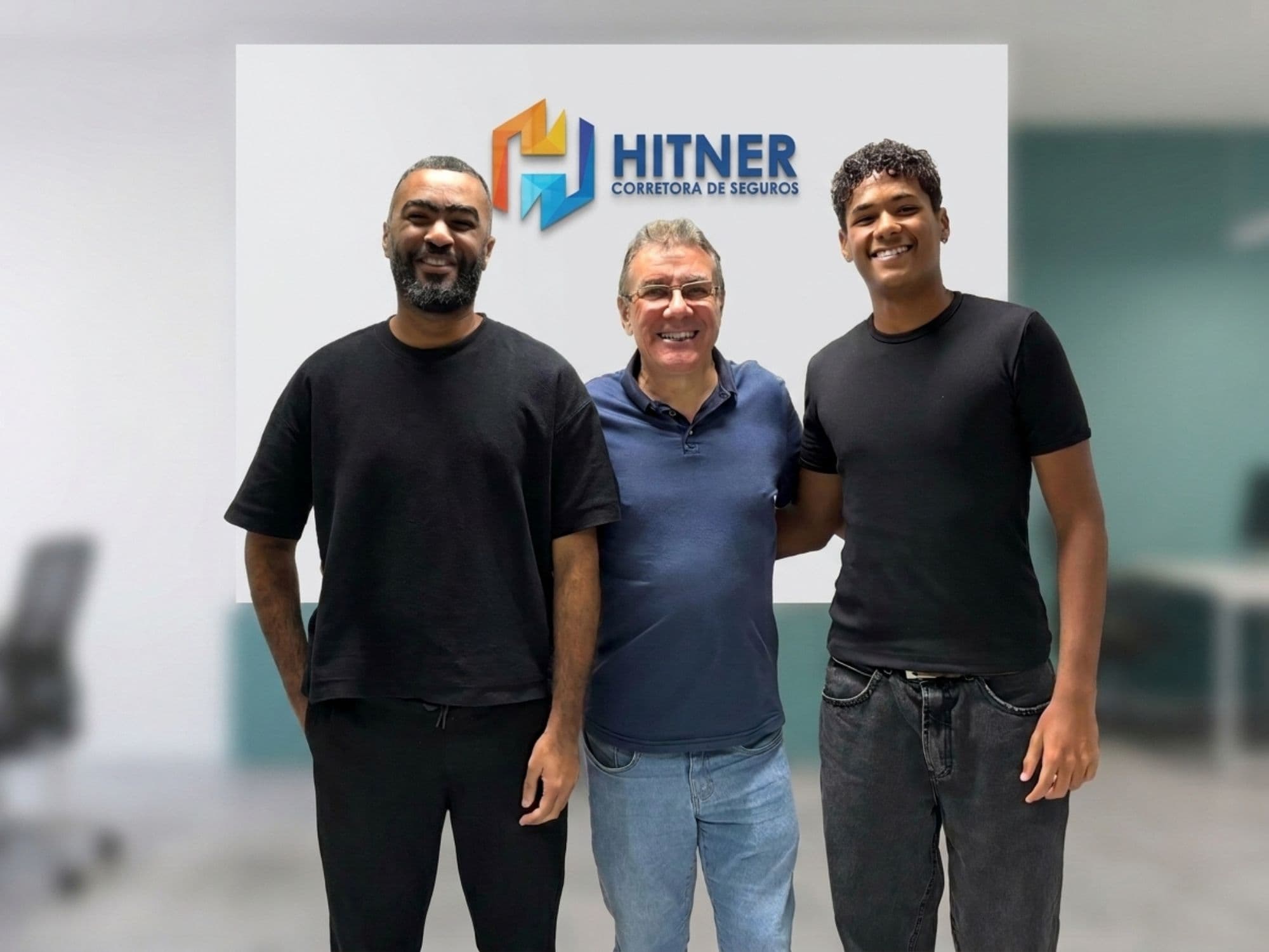 Equipe da Hitner Corretora de Seguros no escritório em Salvador